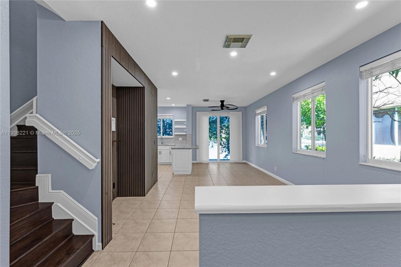 1737 Carvelle Dr, Riviera Beach, FL 33404 Photo