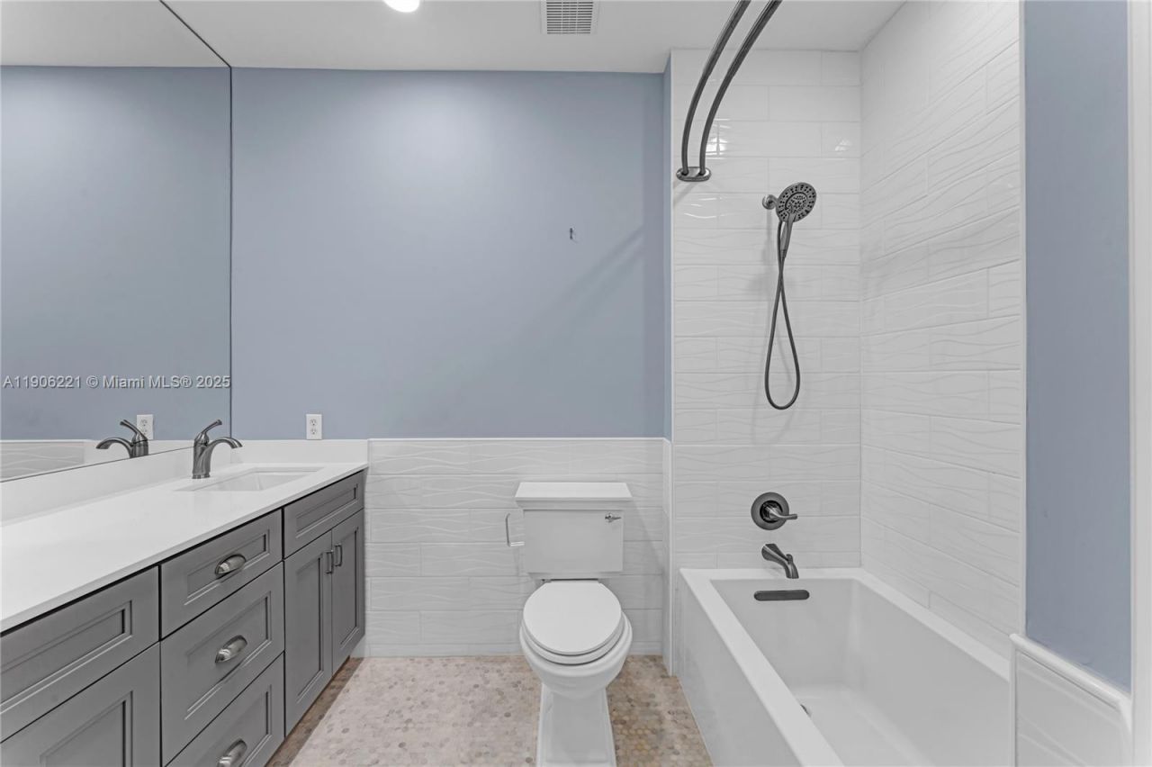 1737 Carvelle Dr, Riviera Beach, FL 33404 Photo