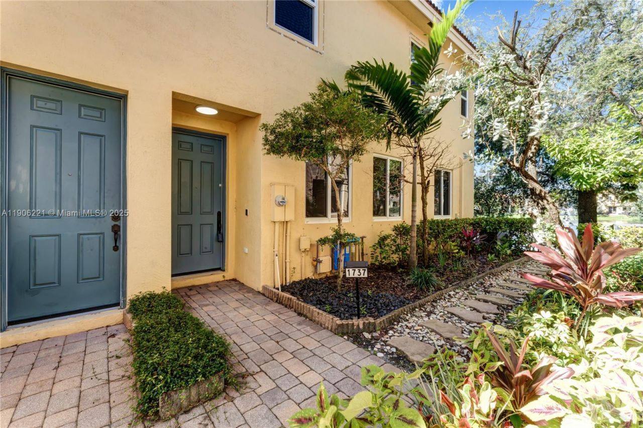 1737 Carvelle Dr, Riviera Beach, FL 33404 Photo