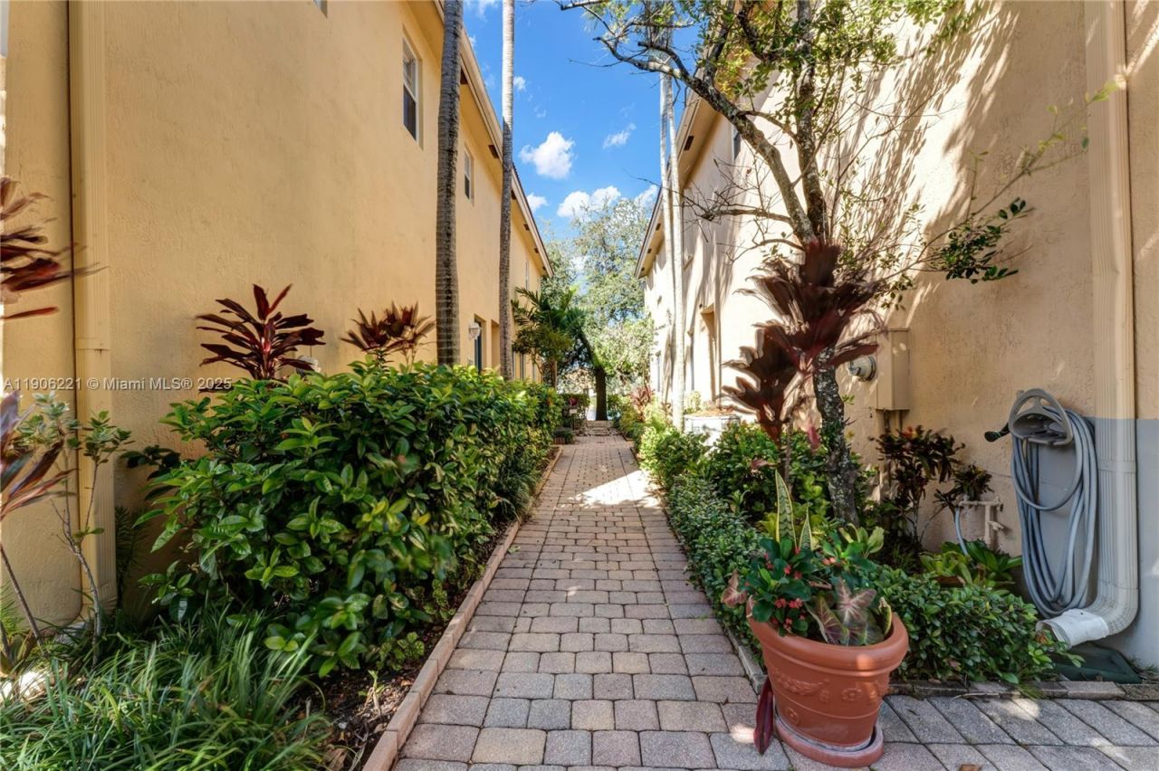 1737 Carvelle Dr, Riviera Beach, FL 33404 Photo