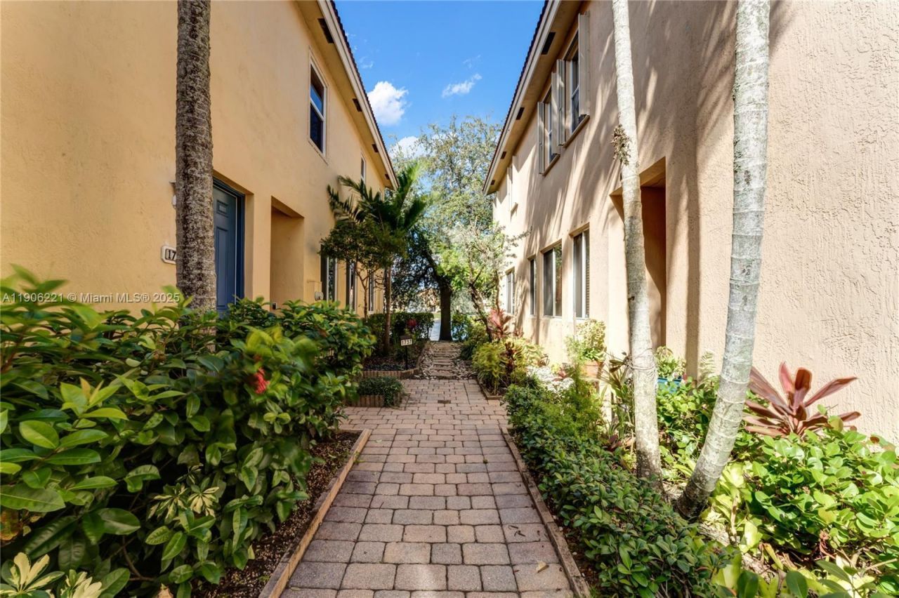 1737 Carvelle Dr, Riviera Beach, FL 33404 Photo