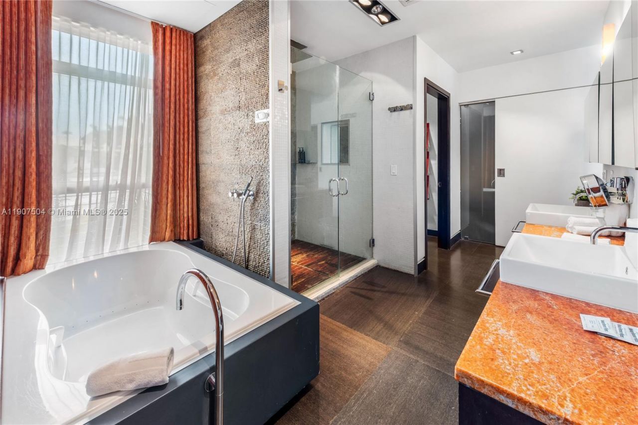 1606 S Bayshore Dr, Unit -, Miami, FL 33133 Photo