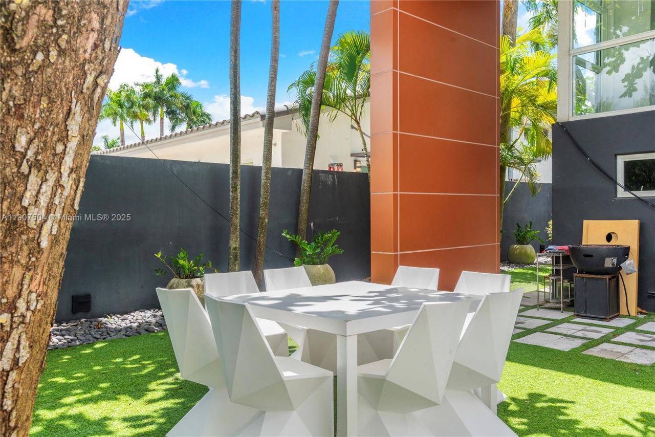 1606 S Bayshore Dr, Unit -, Miami, FL 33133 Photo