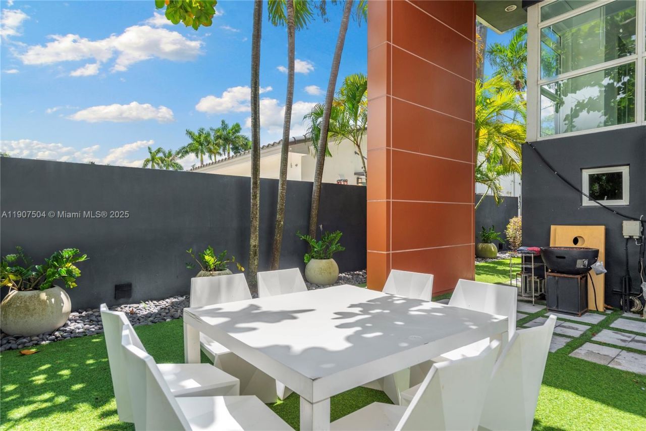 1606 S Bayshore Dr, Unit -, Miami, FL 33133 Photo