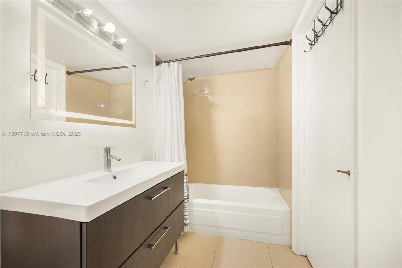 850 N Miami Ave, Unit W-906, Miami, FL 33136 Photo