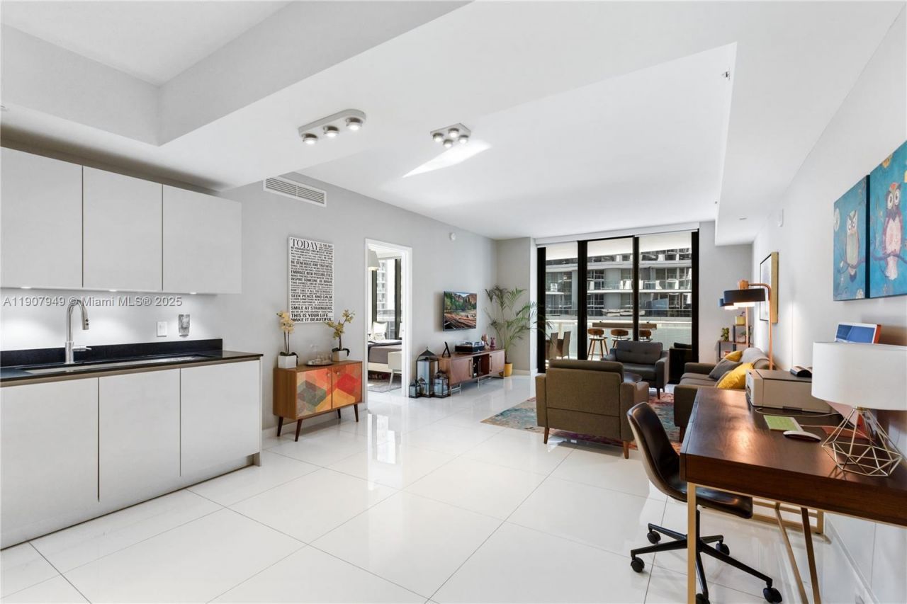 1010 Brickell Ave, Unit 1806, Miami, FL 33131 Photo