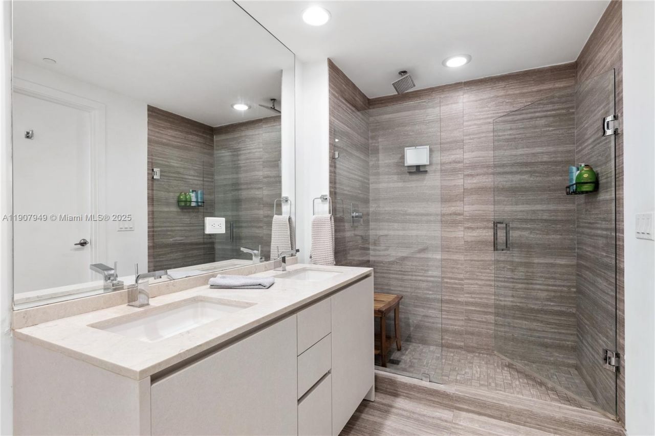 1010 Brickell Ave, Unit 1806, Miami, FL 33131 Photo