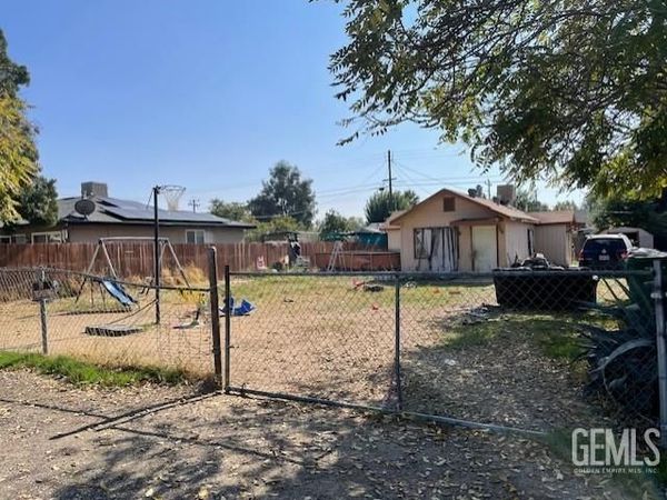 807 Castaic Avenue, Bakersfield, CA 93308