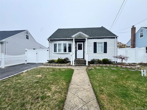 315 Cedar Court, Copiague, NY 11726