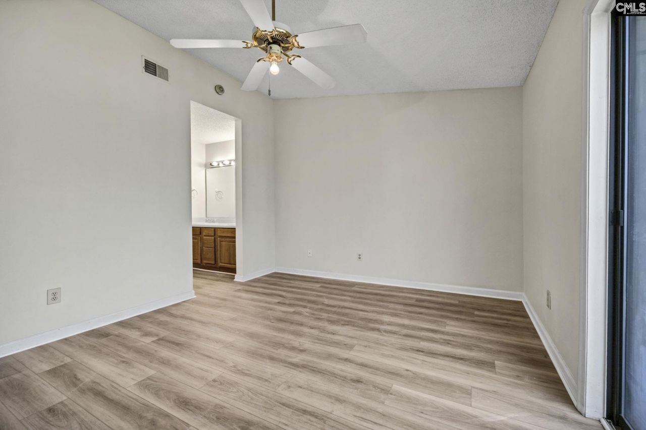 633 Edgewater Lane Photo 15