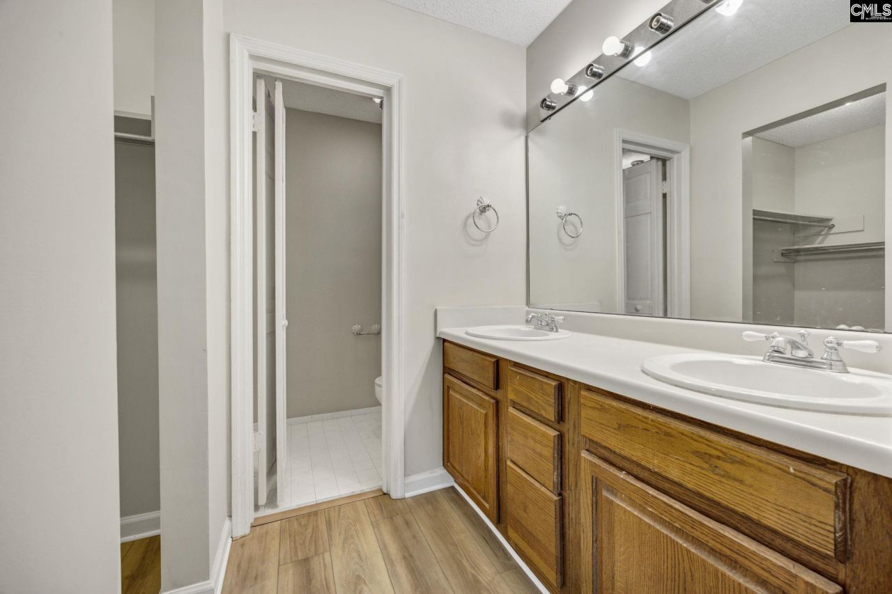 633 Edgewater Lane Photo 17