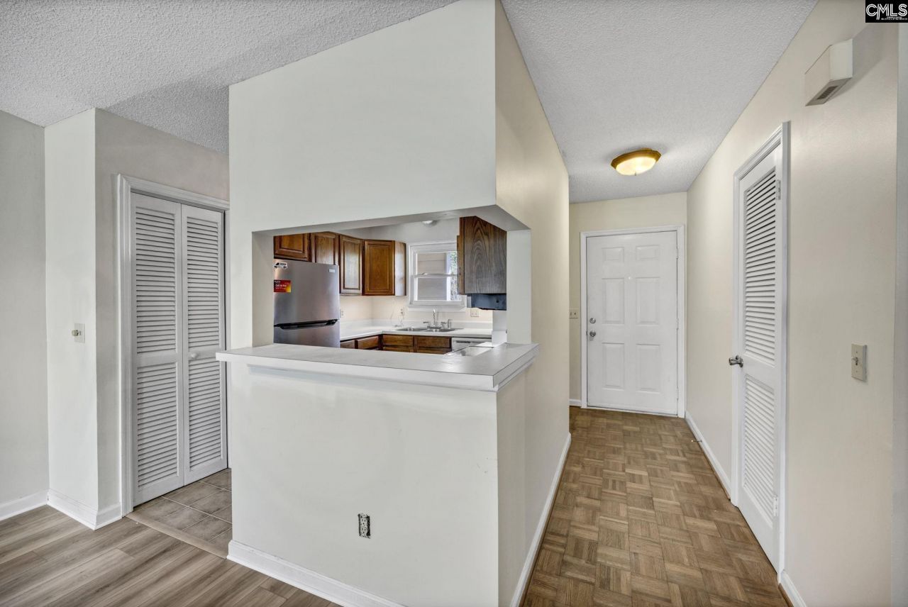 633 Edgewater Lane Photo 4