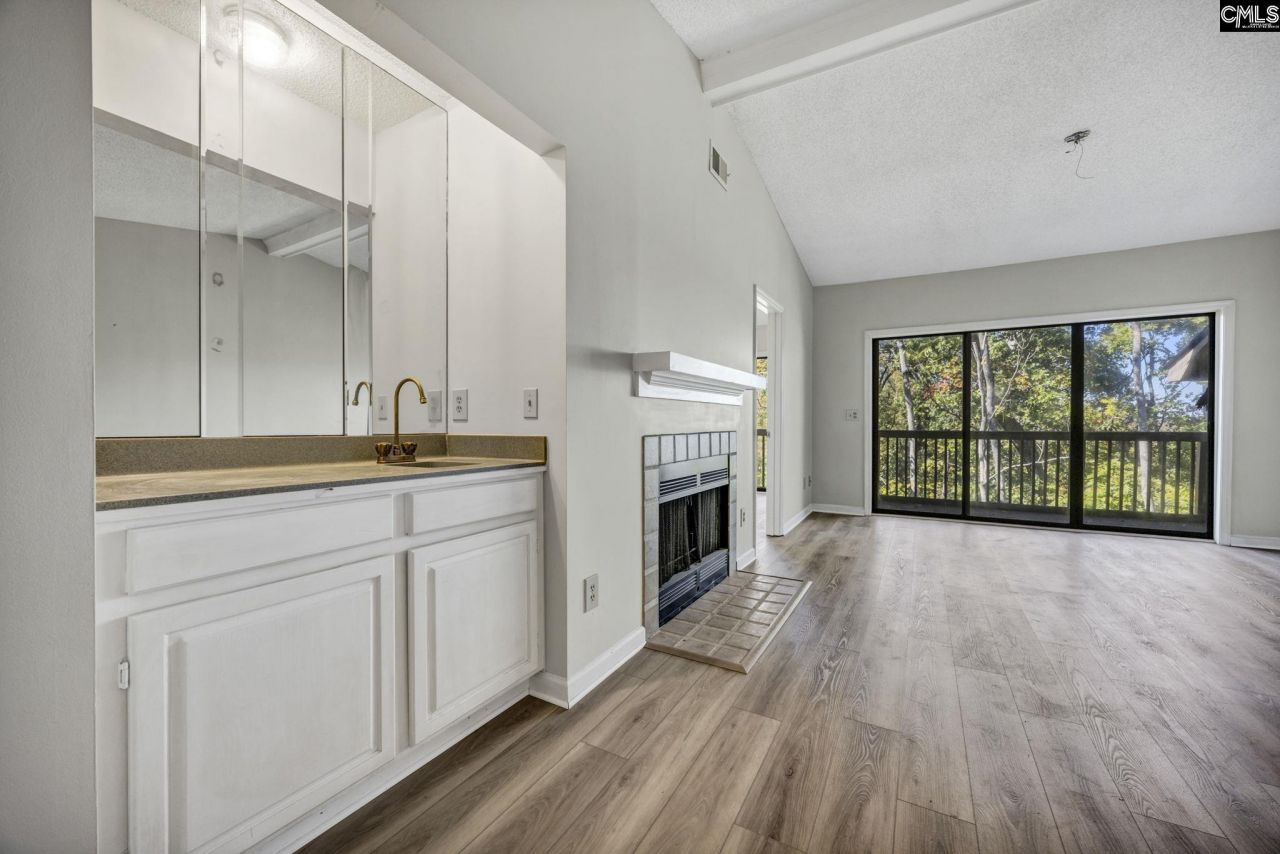 633 Edgewater Lane Photo 6