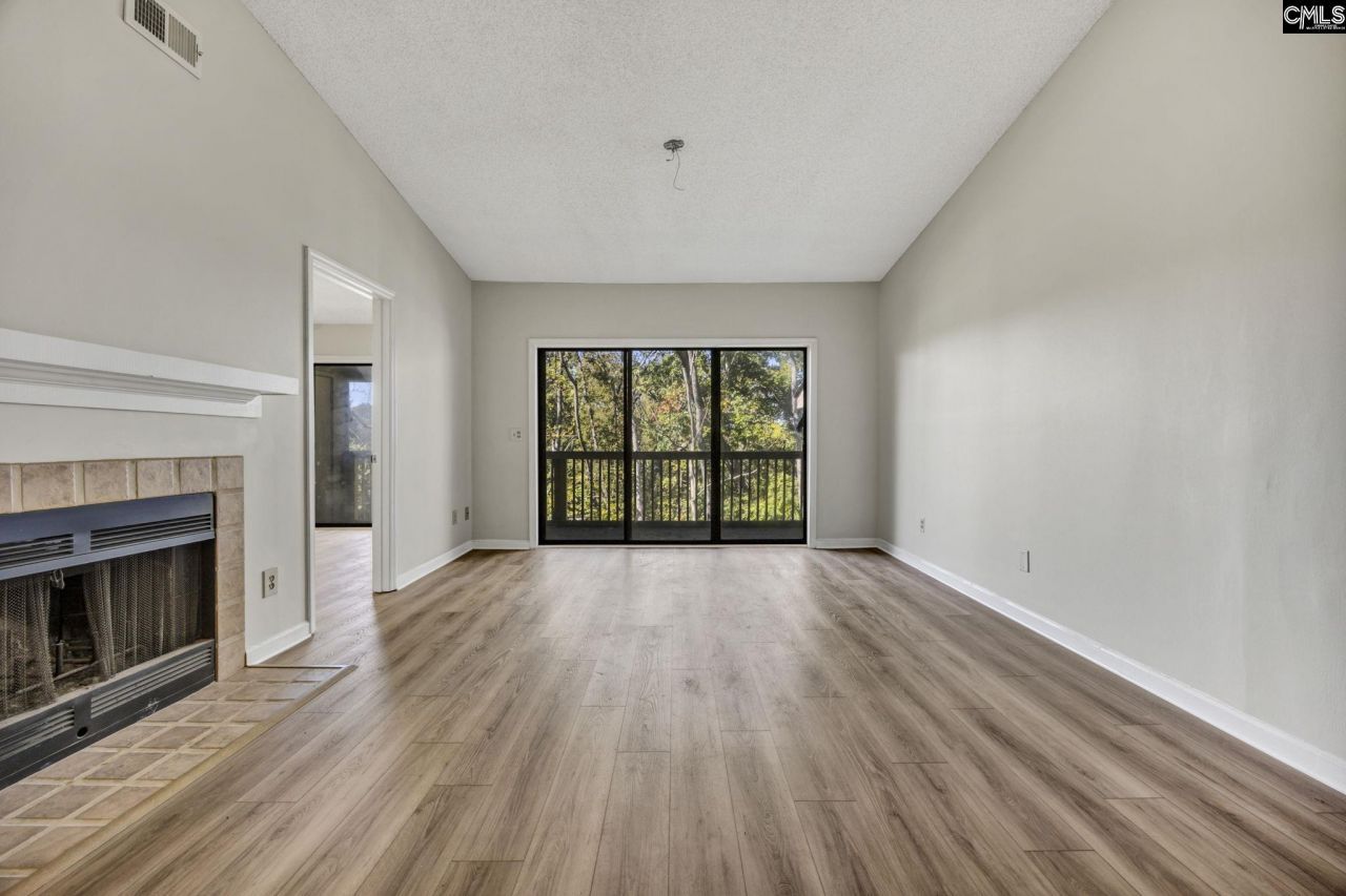 633 Edgewater Lane Photo 7