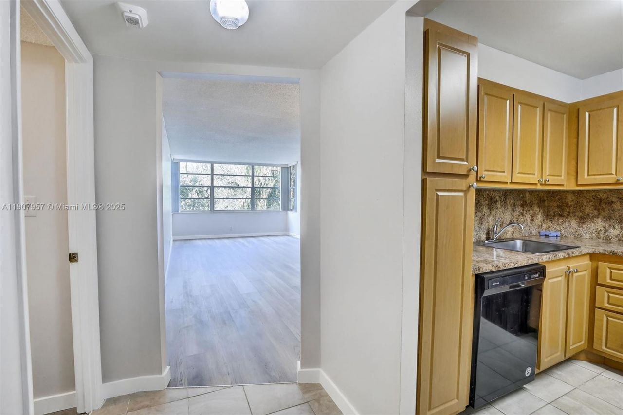 6500 Cypress Rd, Unit 410, Plantation, FL 33317 Photo