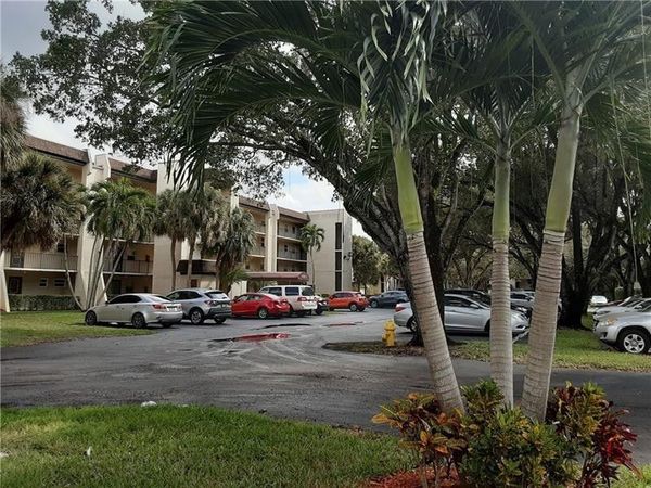 9430 Poinciana Place, Unit 402, Davie, FL 33324