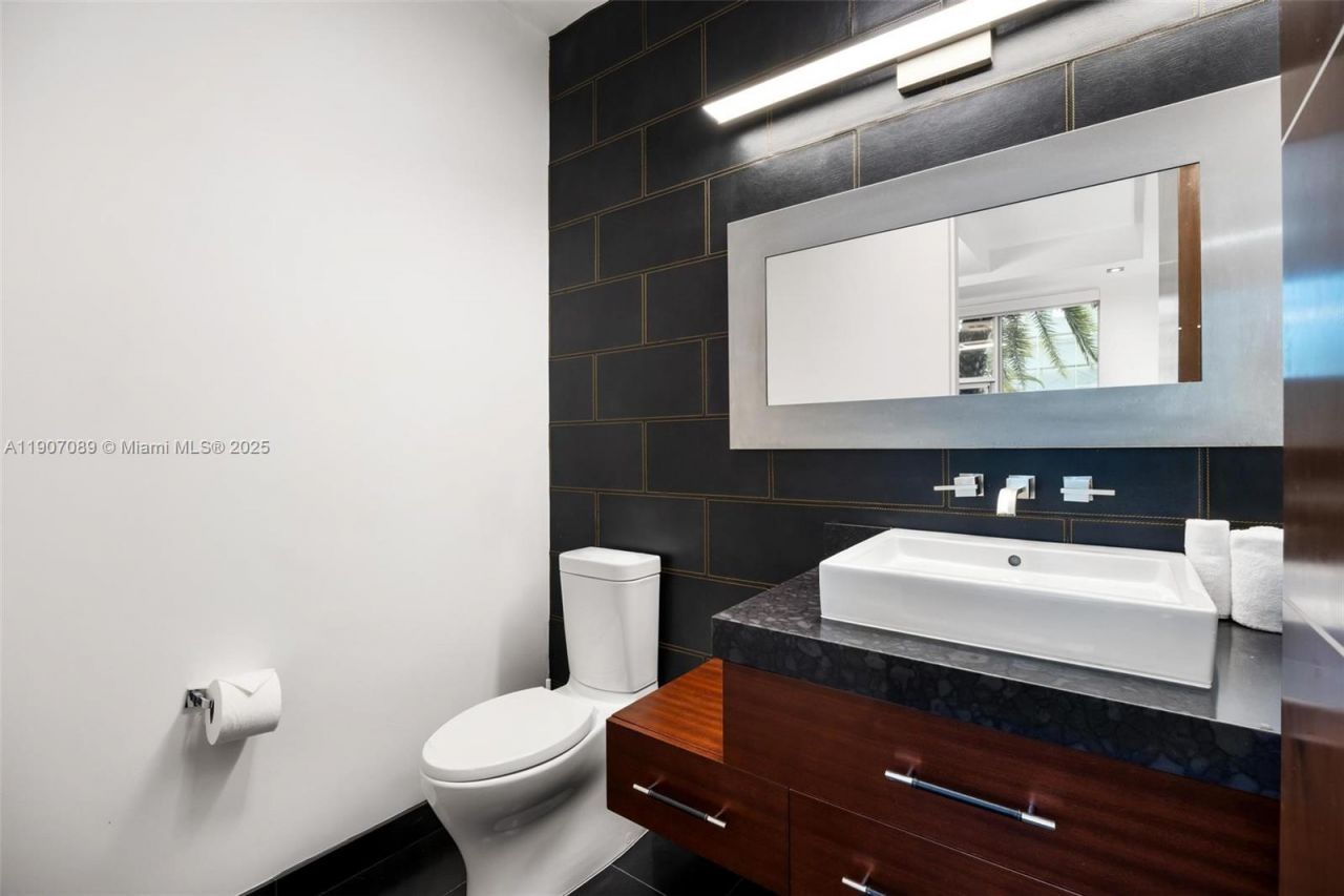 300 Royal Plaza Dr, Fort Lauderdale, FL 33301 Photo