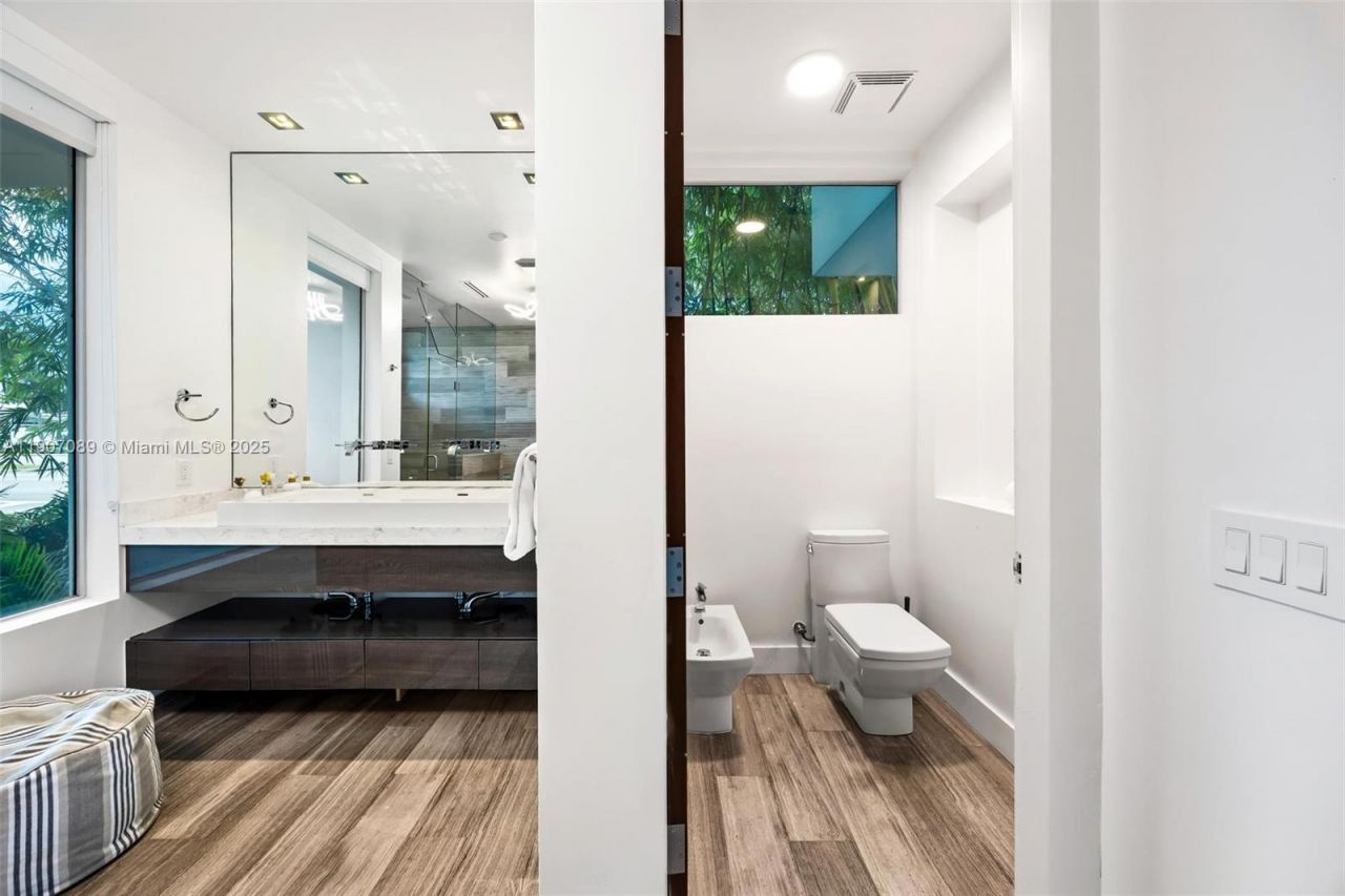 300 Royal Plaza Dr, Fort Lauderdale, FL 33301 Photo