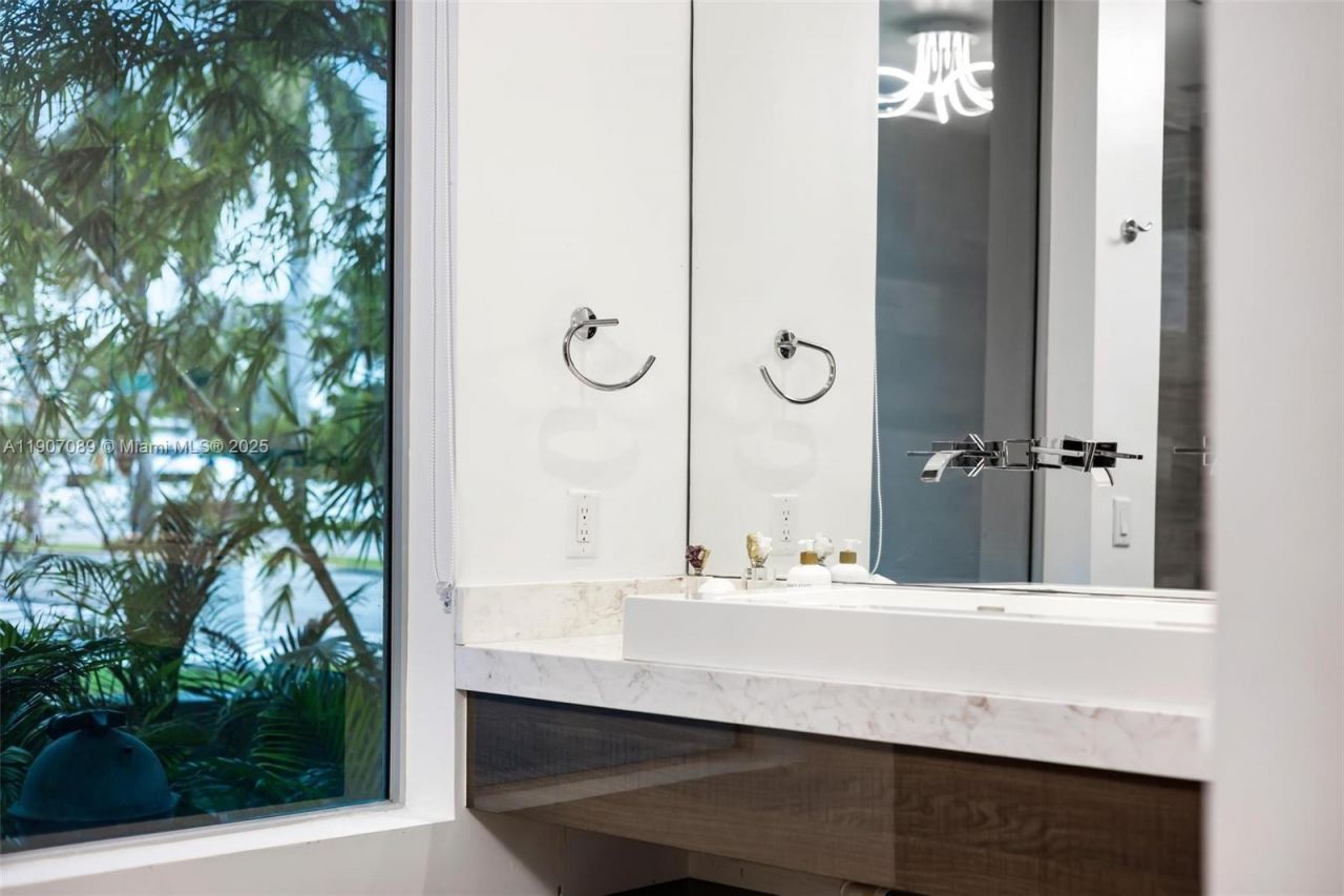 300 Royal Plaza Dr, Fort Lauderdale, FL 33301 Photo