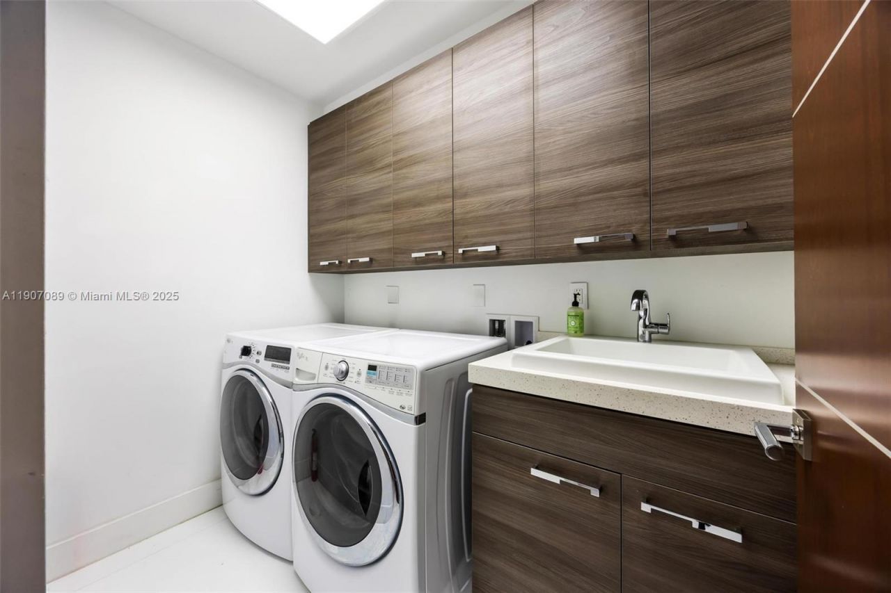 300 Royal Plaza Dr, Fort Lauderdale, FL 33301 Photo