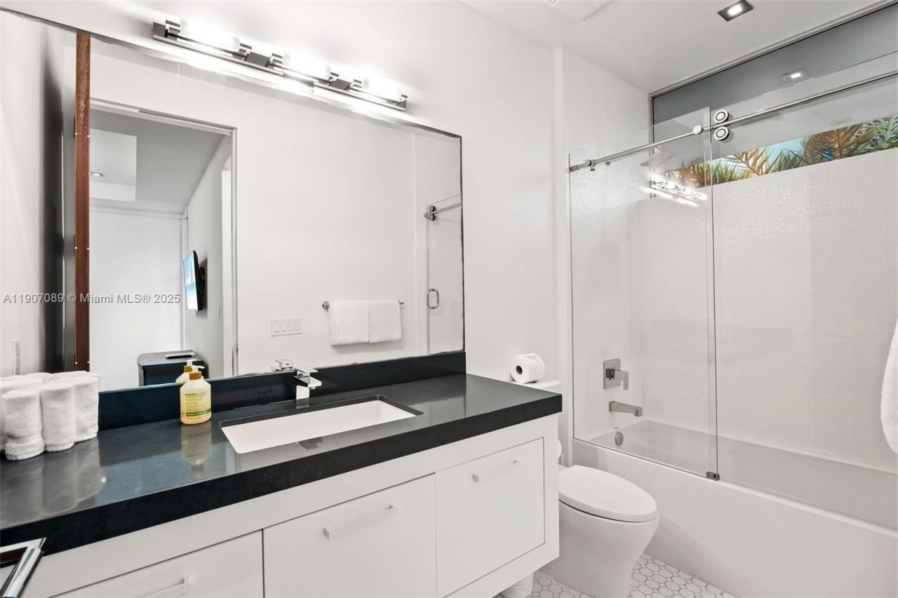 300 Royal Plaza Dr, Fort Lauderdale, FL 33301 Photo