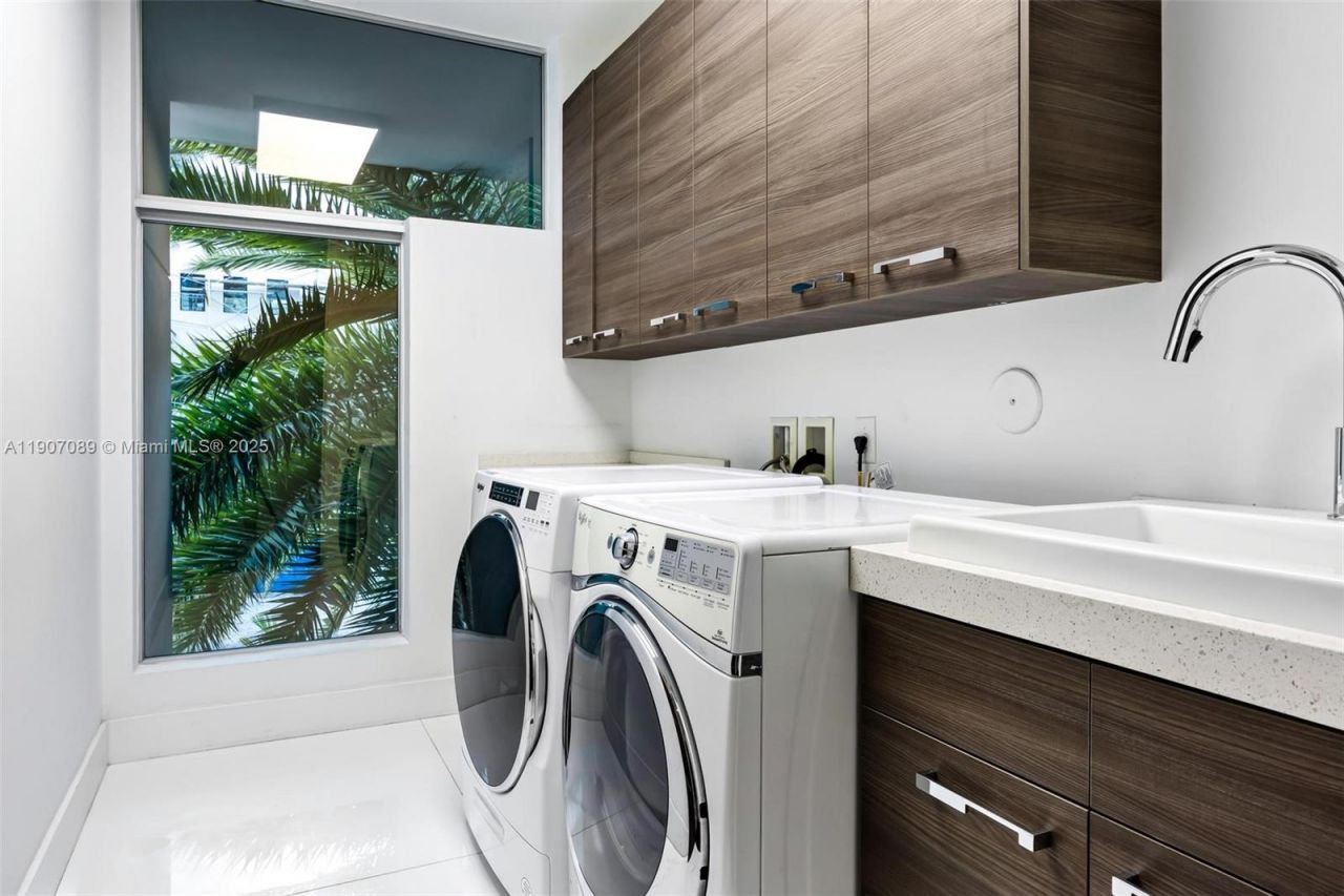 300 Royal Plaza Dr, Fort Lauderdale, FL 33301 Photo