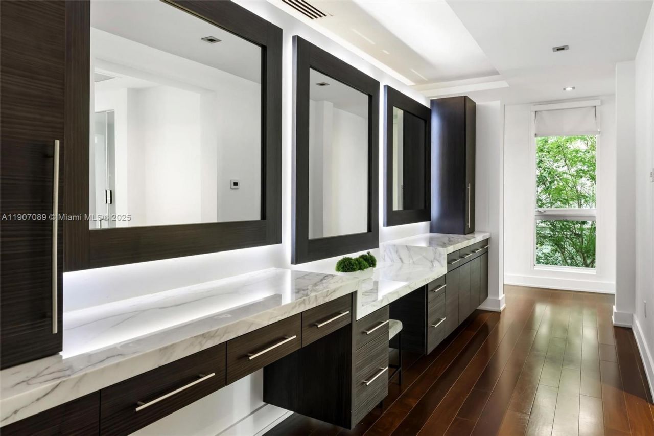 300 Royal Plaza Dr, Fort Lauderdale, FL 33301 Photo