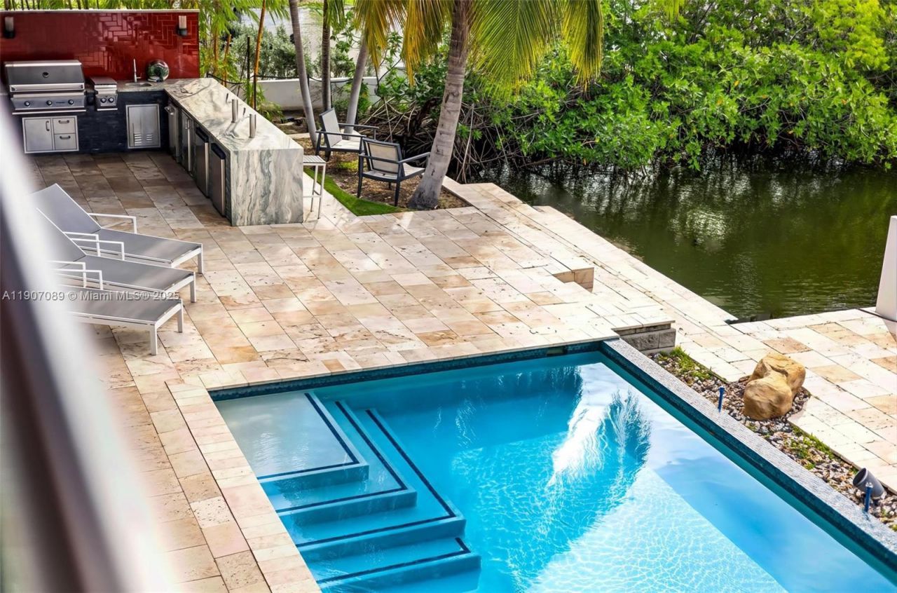 300 Royal Plaza Dr, Fort Lauderdale, FL 33301 Photo