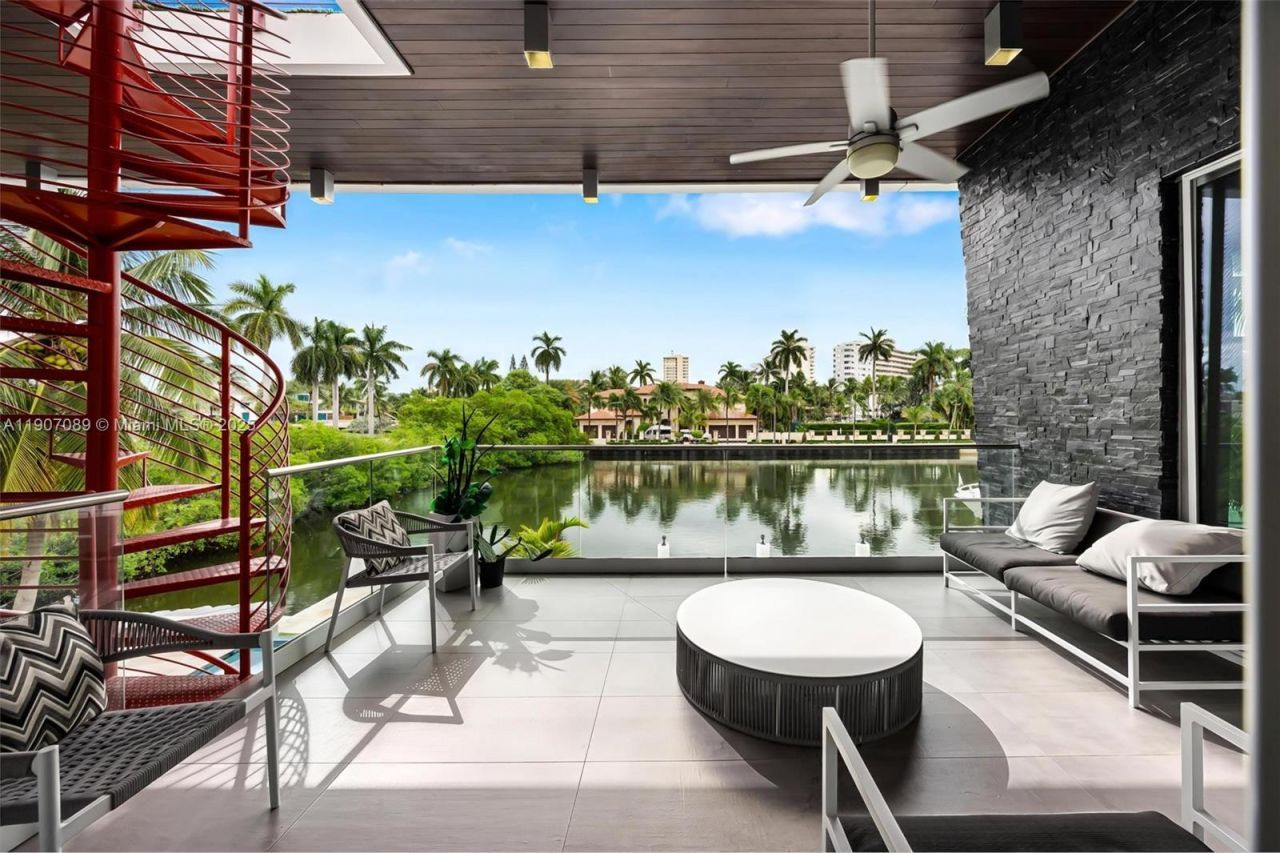 300 Royal Plaza Dr, Fort Lauderdale, FL 33301 Photo