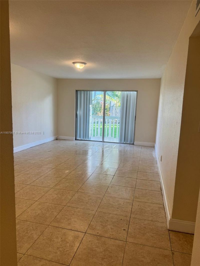 15205 NE 6th Ave, Unit D105, Miami, FL 33162 Photo