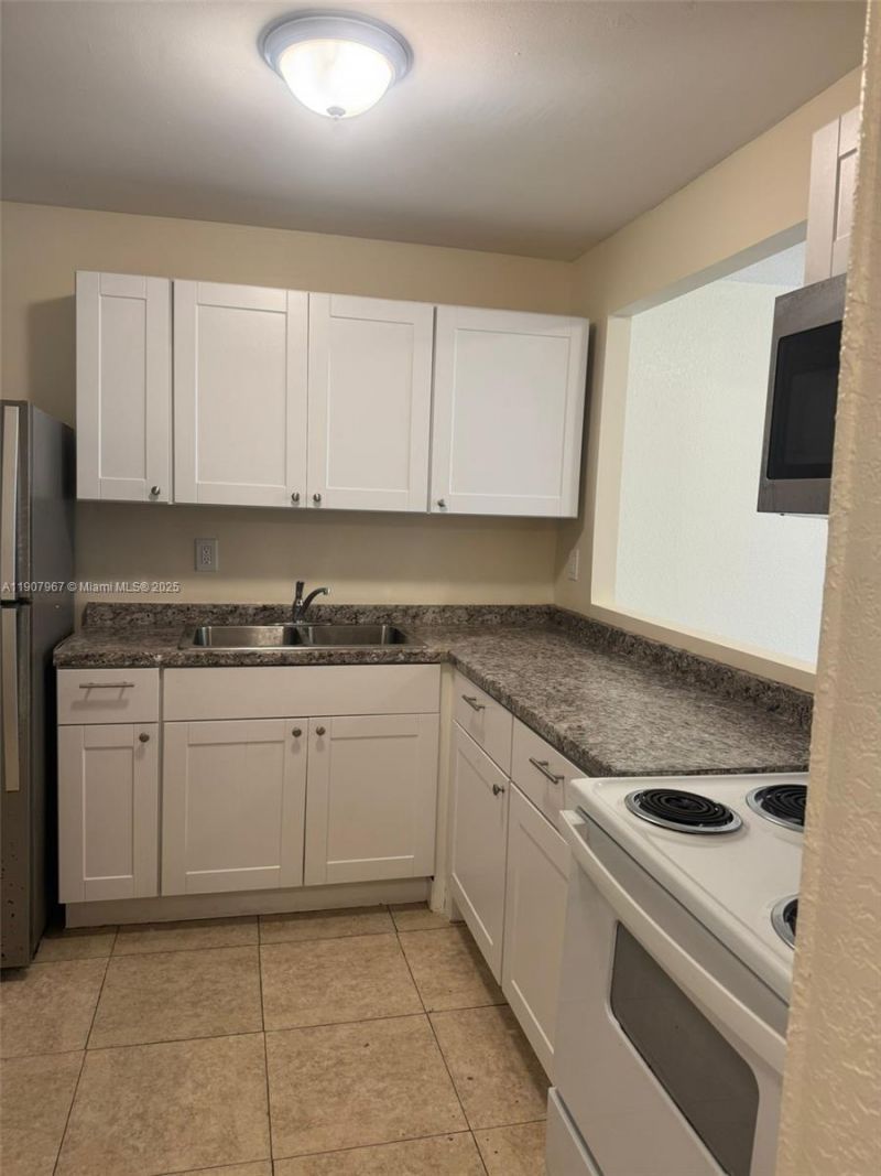 15205 NE 6th Ave, Unit D105, Miami, FL 33162 Photo