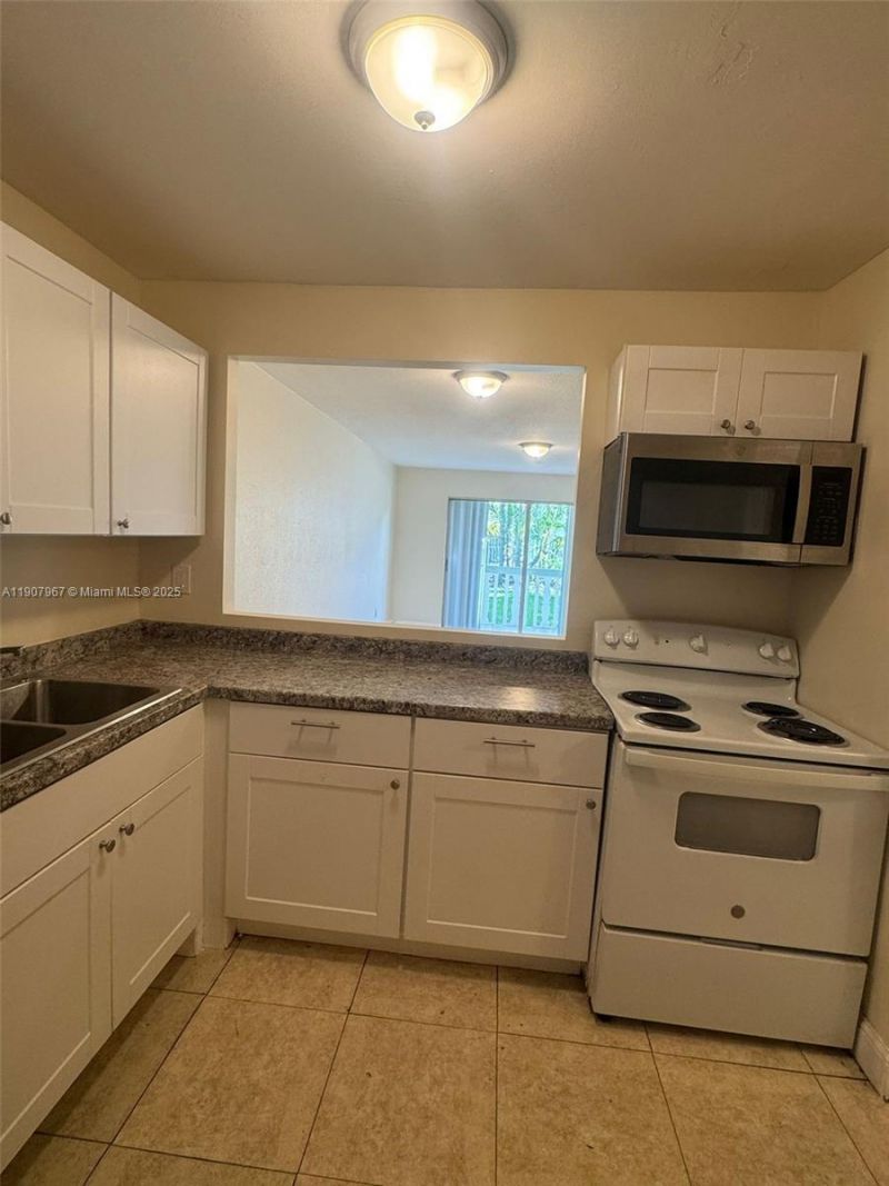 15205 NE 6th Ave, Unit D105, Miami, FL 33162 Photo