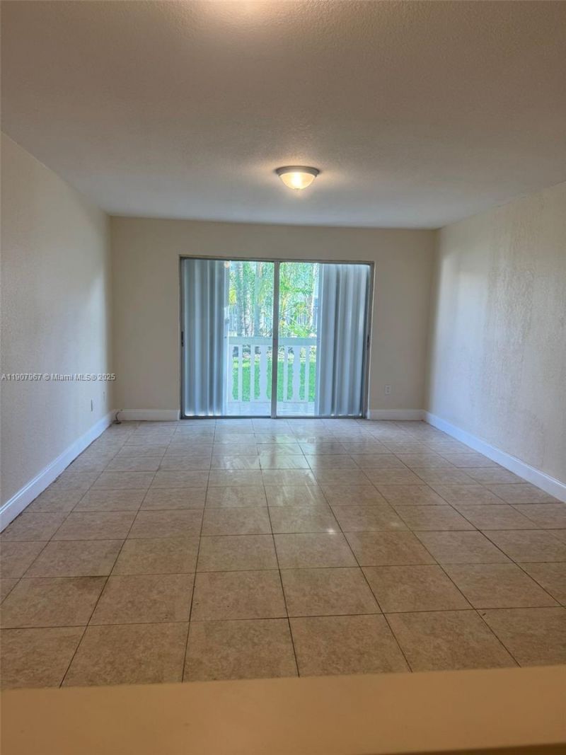 15205 NE 6th Ave, Unit D105, Miami, FL 33162 Photo