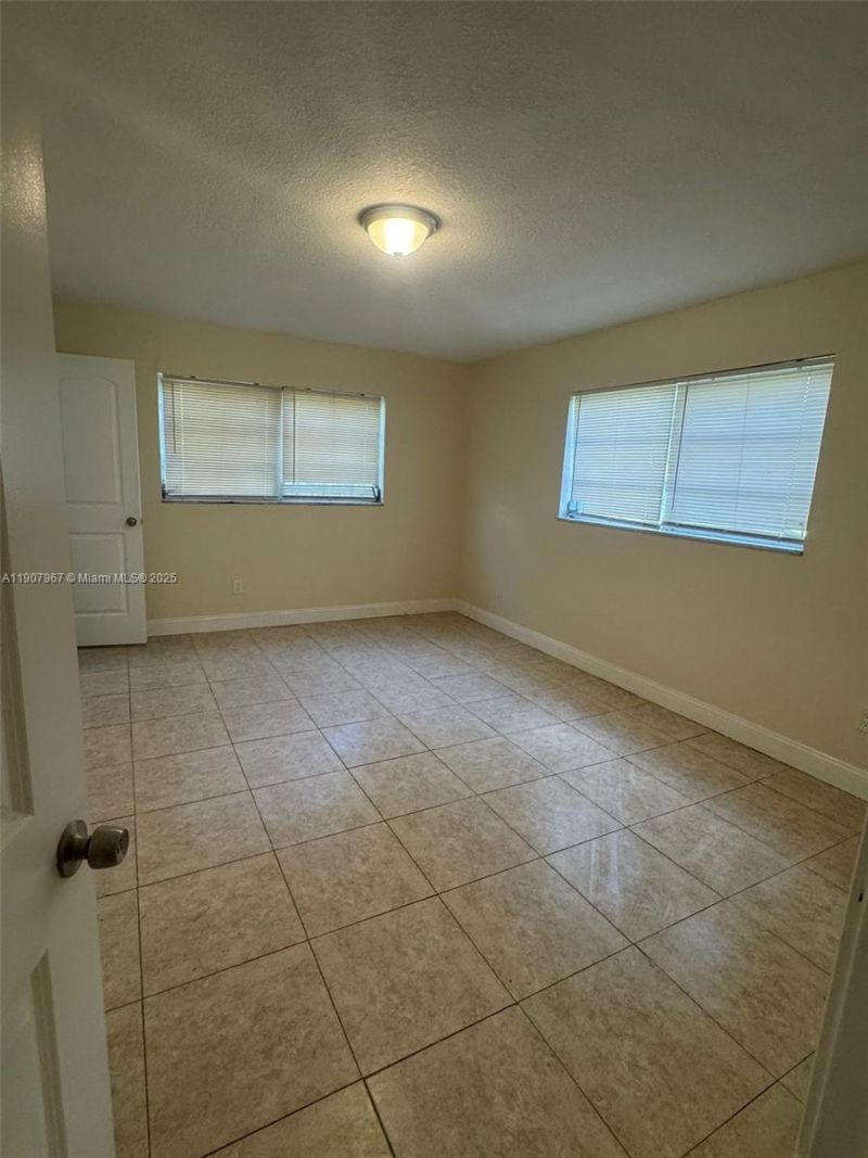 15205 NE 6th Ave, Unit D105, Miami, FL 33162 Photo