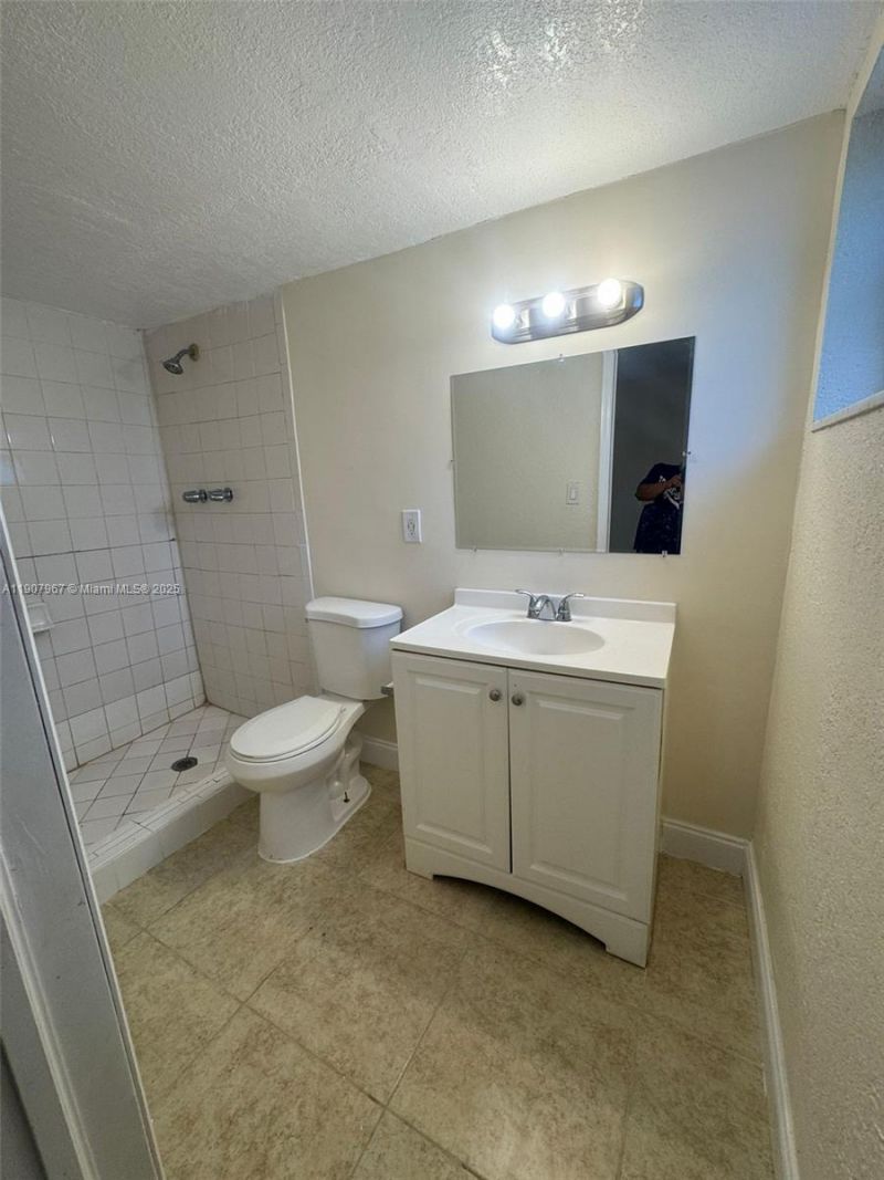 15205 NE 6th Ave, Unit D105, Miami, FL 33162 Photo