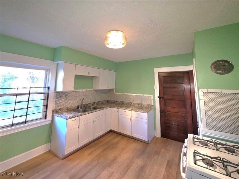 9112 Parmelee Avenue, Cleveland, OH 44108 Photo 11