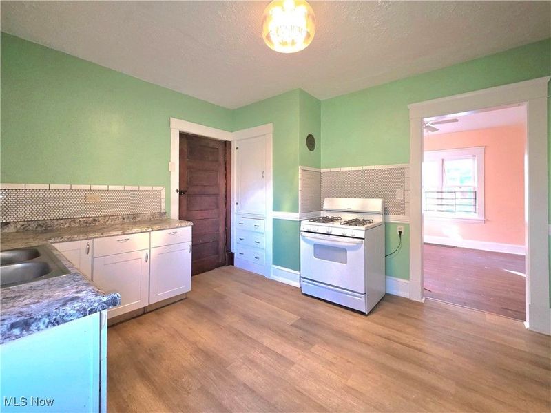 9112 Parmelee Avenue, Cleveland, OH 44108 Photo 12