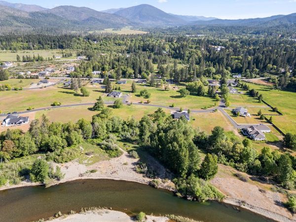 564 E Forks Circle, Cave Junction, OR 97523