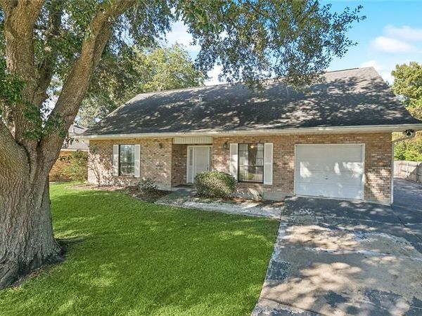 53 PARLANGE Drive, Destrehan, LA 70047