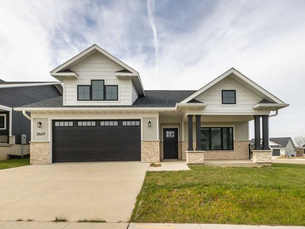 3669 Vintage Lane, Dubuque, IA 52002