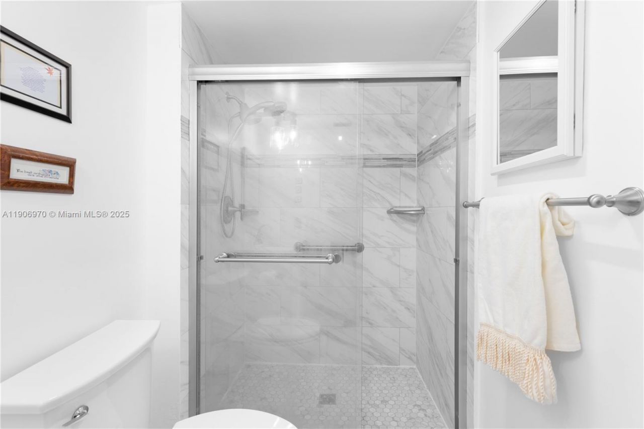 3701 N Country Club Dr, Unit 1009, Aventura, FL 33180 Photo