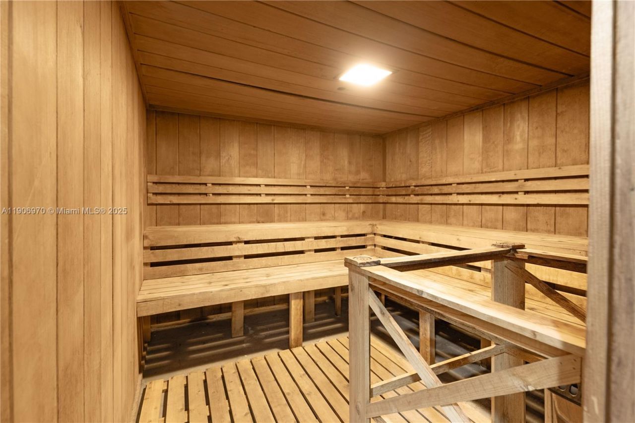 3701 N Country Club Dr, Unit 1009, Aventura, FL 33180 Photo