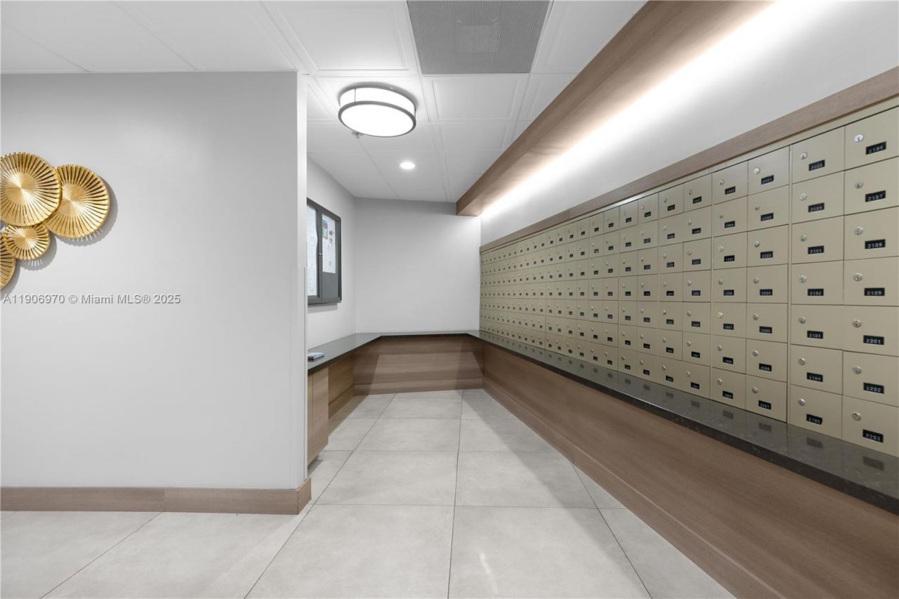 3701 N Country Club Dr, Unit 1009, Aventura, FL 33180 Photo