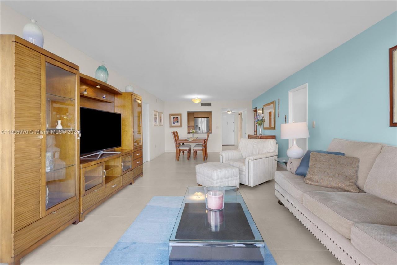 3701 N Country Club Dr, Unit 1009, Aventura, FL 33180 Photo