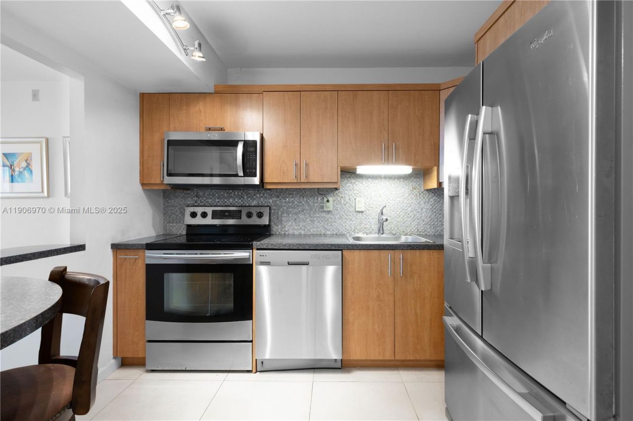 3701 N Country Club Dr, Unit 1009, Aventura, FL 33180 Photo