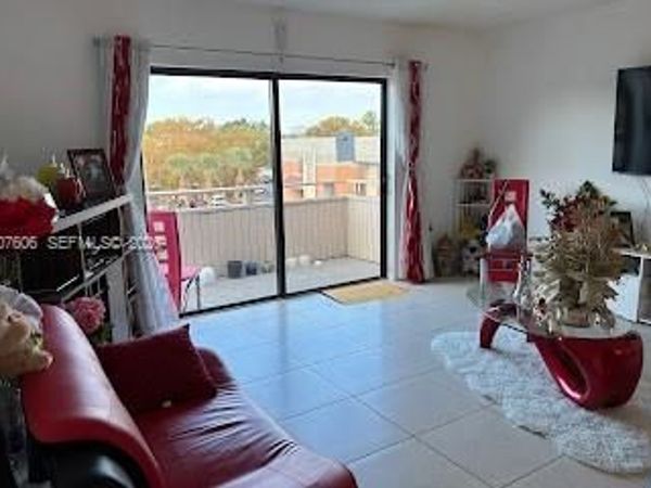17600 NW 68th Ave, Unit B4002, Hialeah, FL 33015
