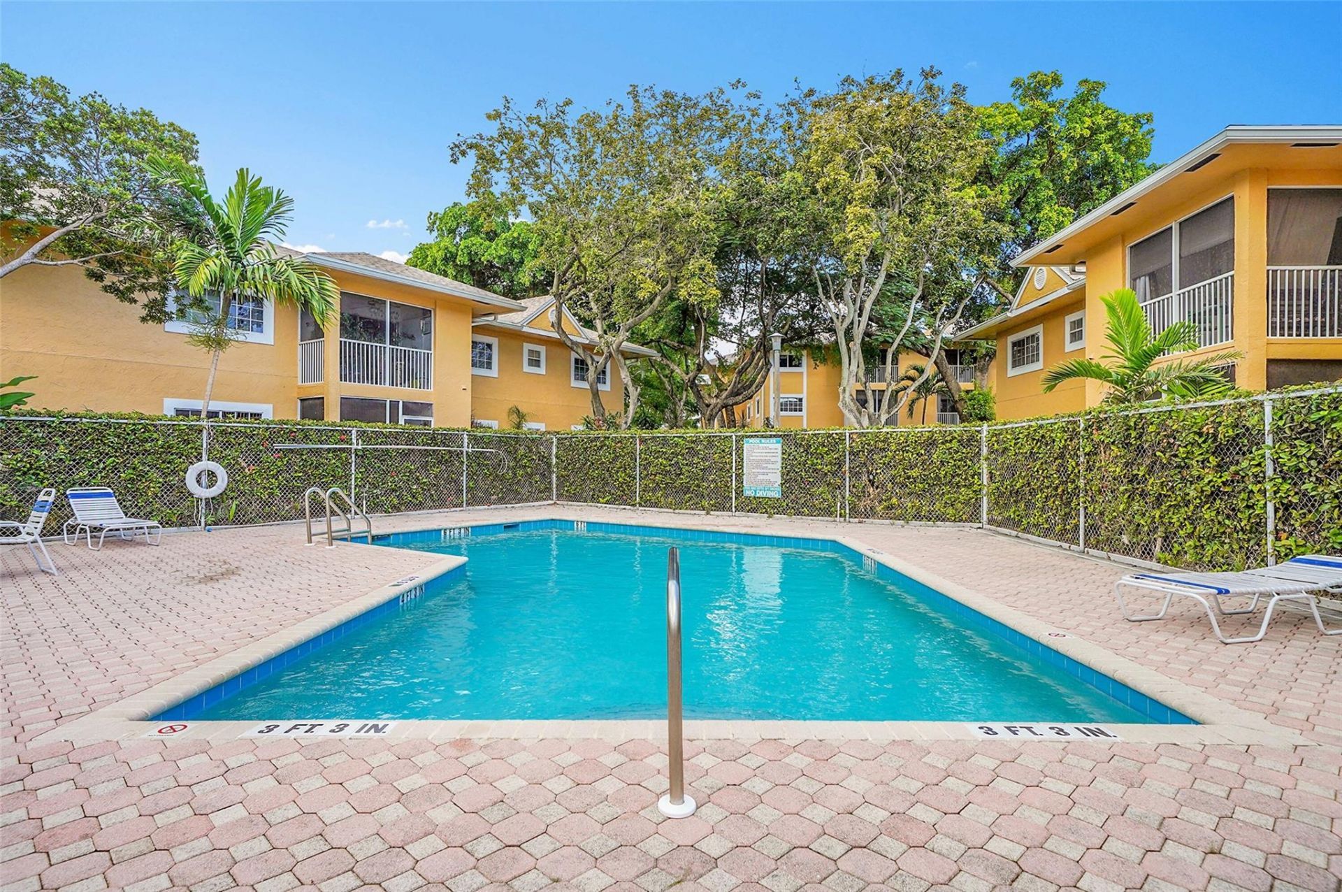 441 SE 10th Street, Unit D206, Dania Beach, FL 33004 Photo