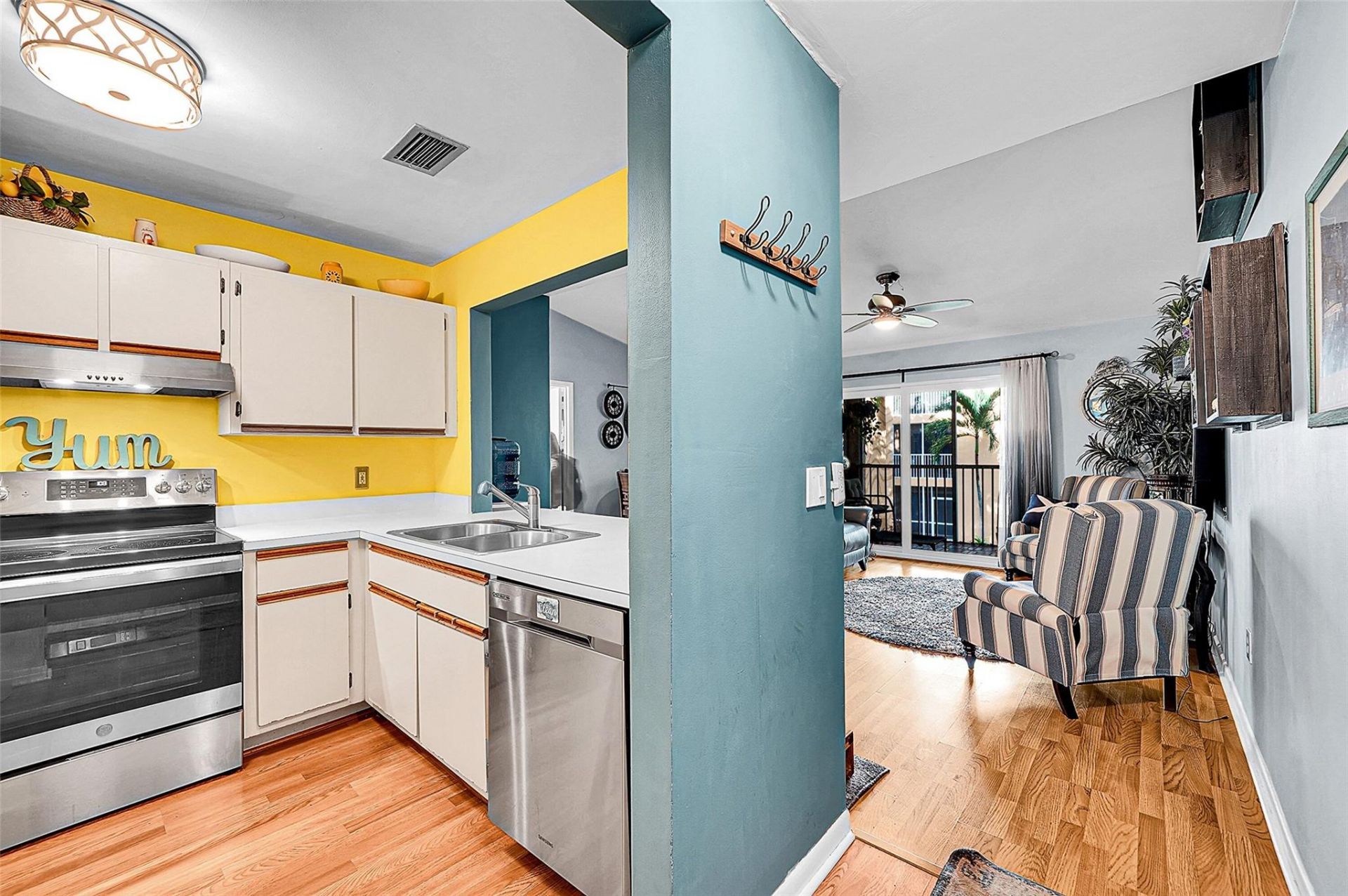 441 SE 10th Street, Unit D206, Dania Beach, FL 33004 Photo