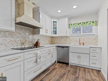 14 DEWBERRY LANE, LEVITTOWN, PA 19055