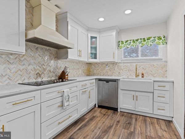 14 DEWBERRY LANE, LEVITTOWN, PA 19055